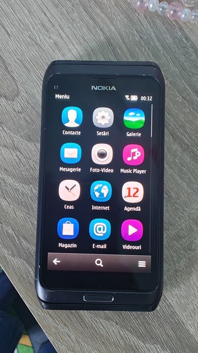 Nokia e7 impecabil fara probleme.
