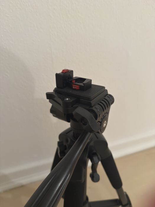 Sony ZV E10 + Sigma 16mm f1.4 + DJI mic mini