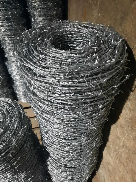 Колючая проволока от производителя.