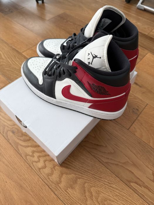 ОбувкиJordan 1 Mid