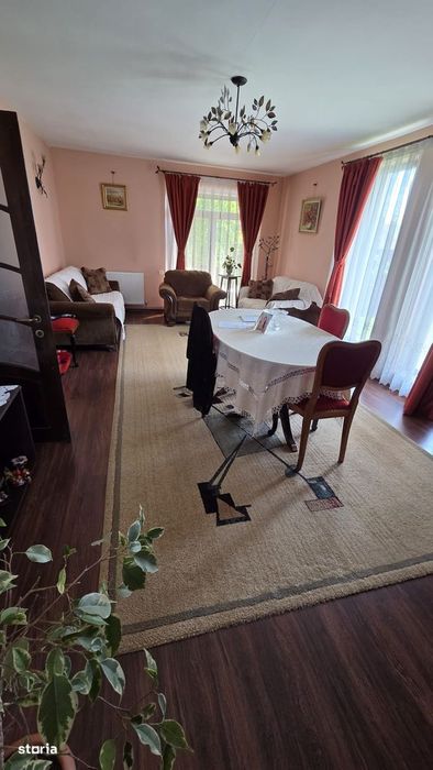 Casă spațioasă, garaj și foișor – Valea Lupului