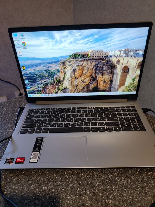 Мощный офисн ультрабук Lenovo 6 ядер,8Гб ОЗУ,SSD Nvme-512 Гб,В/К-2Гб