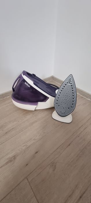 Statie de calcat cu abur Tefal