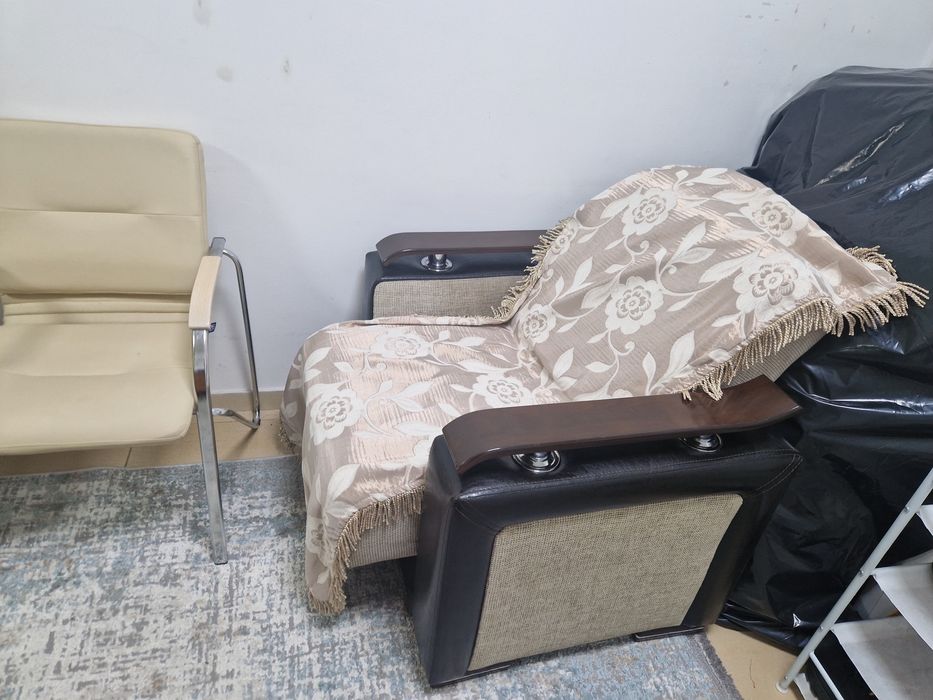 Кушетка, кресло, стульчики