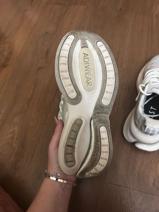 Adidas Alphaboost V1