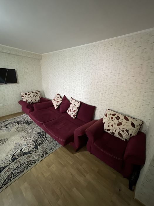 Продам диван с 2 креслами