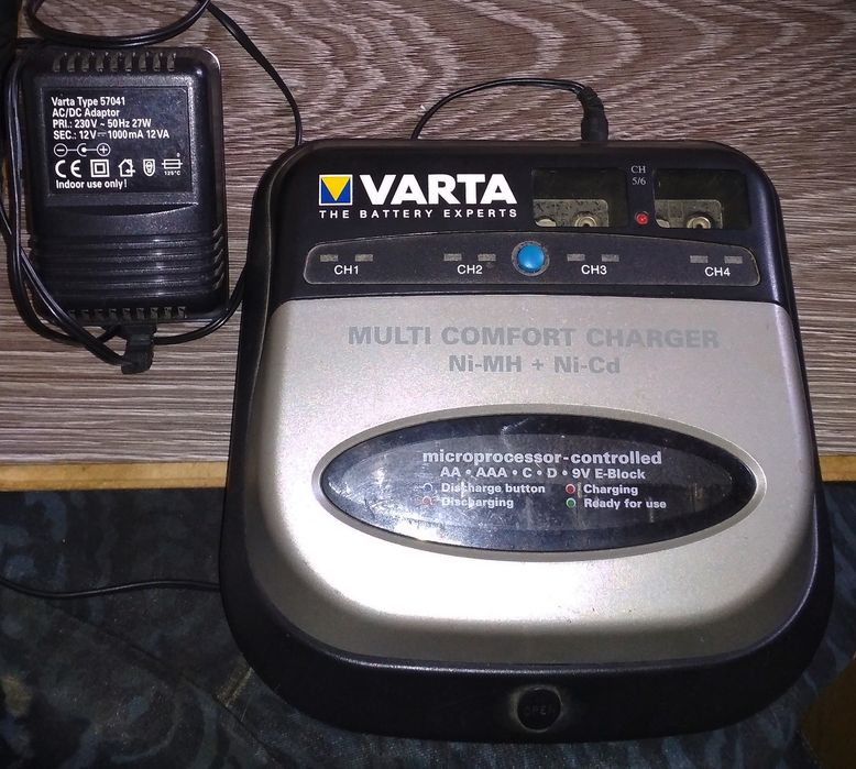 Универсальное зарядное устройство VARTA