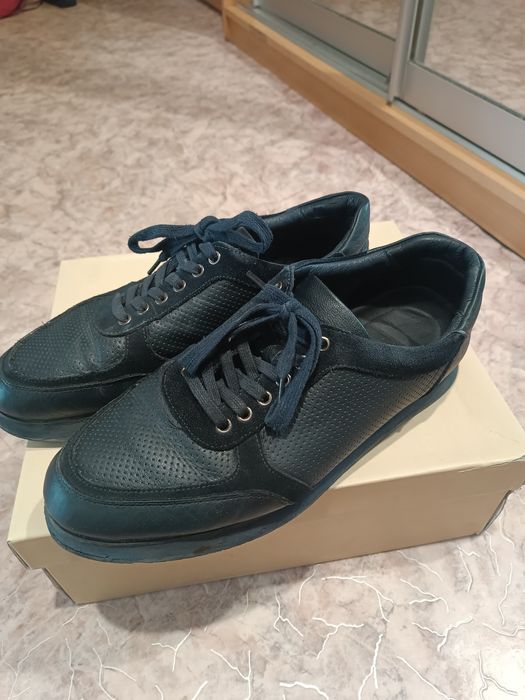 Продам кожаный кроссовки