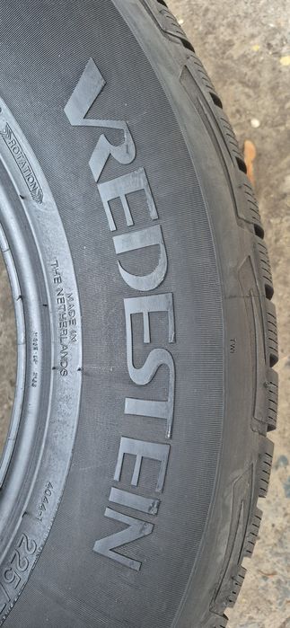 4 anvelope iarna Vredestein 225/70/16.Pretul este pe bucata.