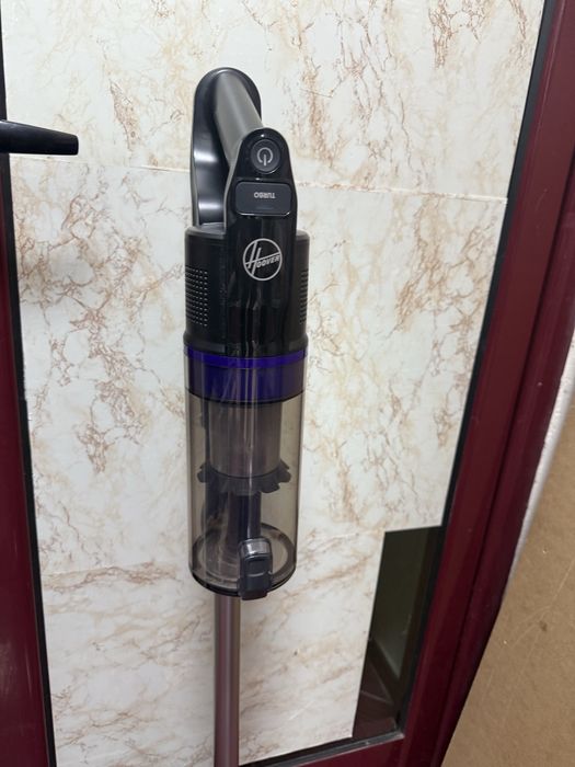 Вертикална прахосмукачка Hoover HF1