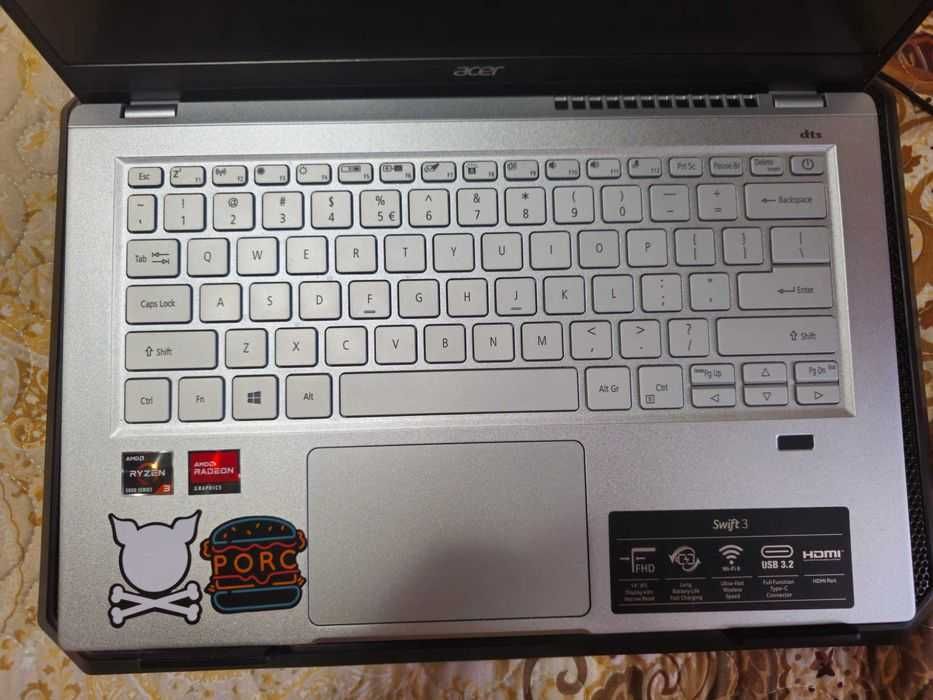 Laptop ACER Swift 3. APROAPE NOU cu incarcator inclus.