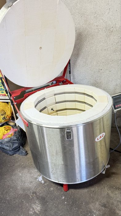 Пещ за изпичане на керамика и стъкло