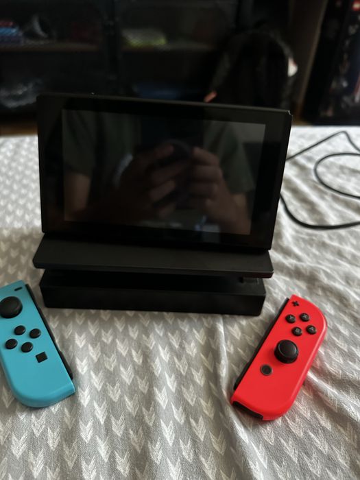 Nintendo Switch– Stare bună plus un joc