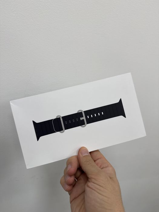 Apple Watch Ultra 3 49mm Natural Titanium + Black Ocean Band