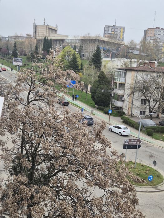 Apartament 3 camere decomandat 72 mp plus loc GARAJ Titulescu Kaufland