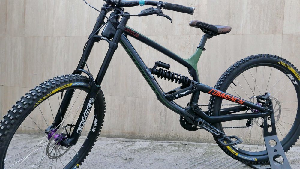 Commencal Furious DH, 27.5 S, RockShox Boxxer Air 200 мм. ход