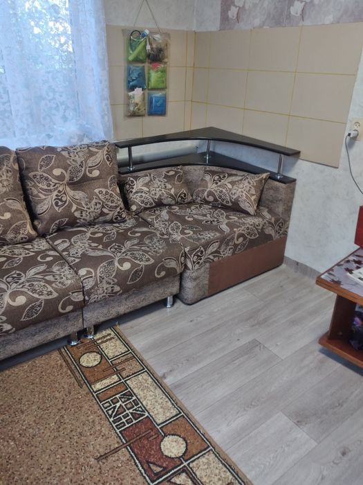 Продам.  Диван угловой с креслами бу  с подушками