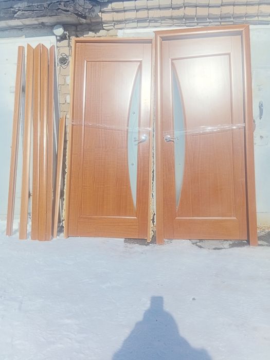 Дверь деревянная 2 шт