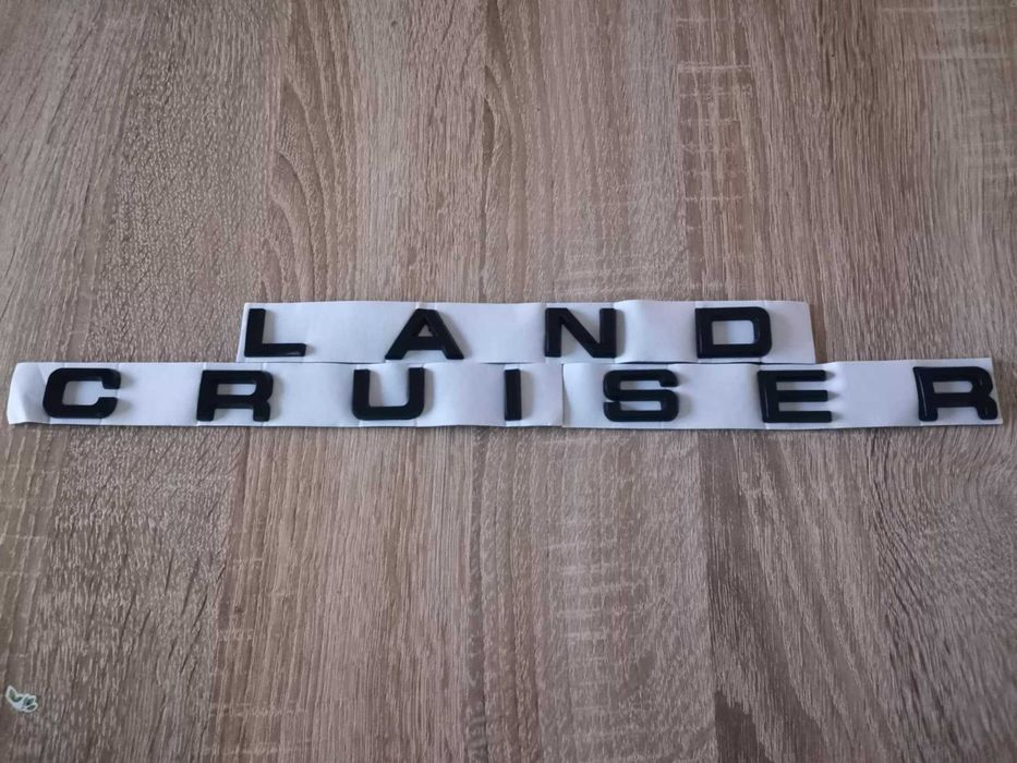 черен надпис Toyota Land Cruiser