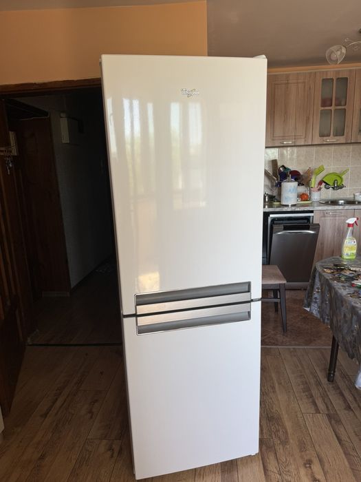 Хладилник с фризер