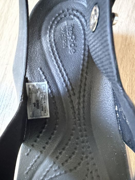 Продам кроксы женские