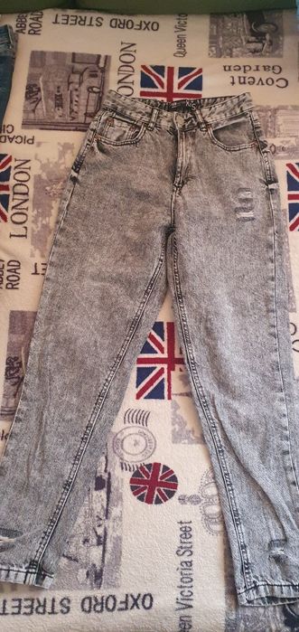 Blugi moderni foarte calitativi