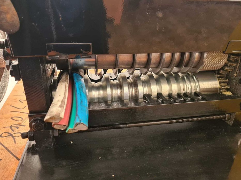 Masina Dezizolat DECOJIT Deblancat Cabluri Automata ELECTRICA 1-40mm