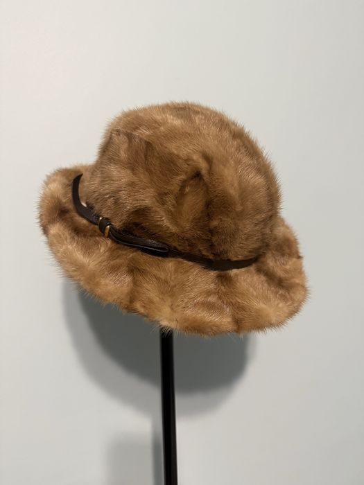 Haina de blana naturala Vizon ( Nurca ) cu guler si maneci Vulpe