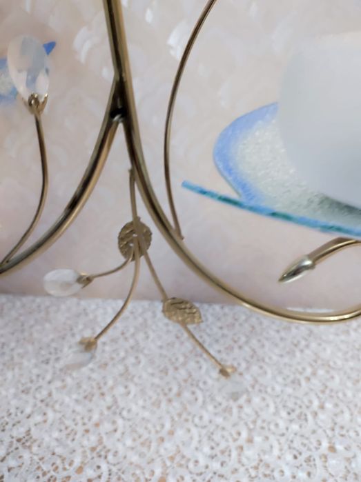 Продам люстру в отличном состояни