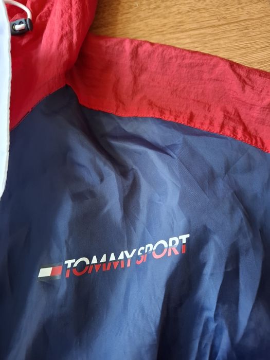 Tommy Hilfiger мъжка вегровка S- M размер.