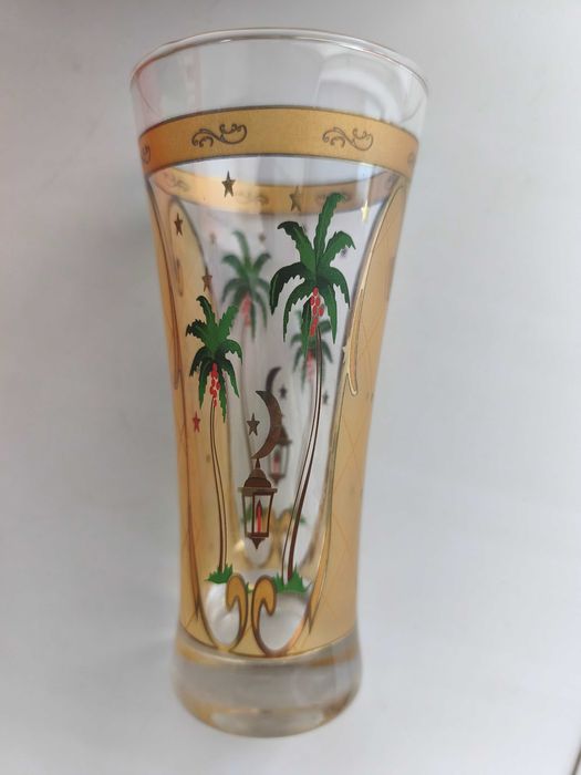 Винтажные стеклянные бокалы