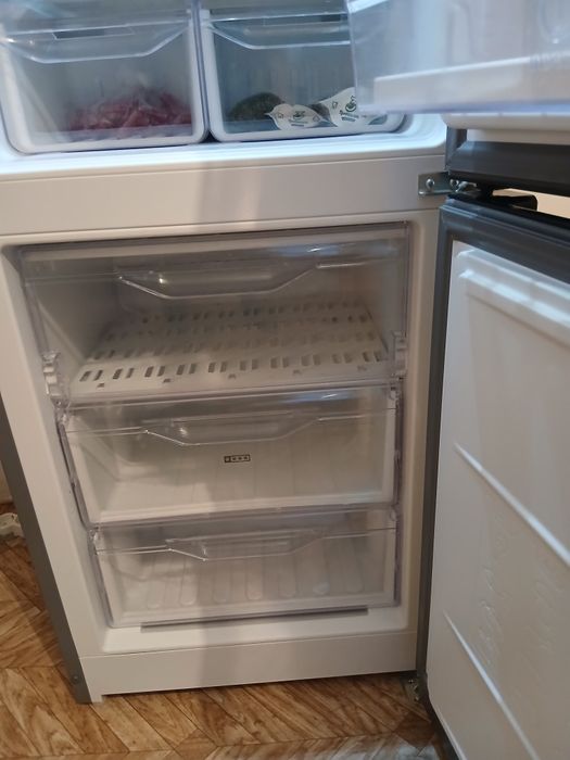 Тез арада  Индезит холодильнигі сатылады