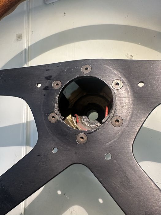 Волан махагонов momo