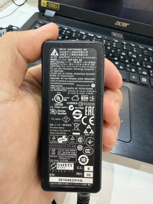 Продам оригинальные зарядное устройство от ноутбука Аcer.