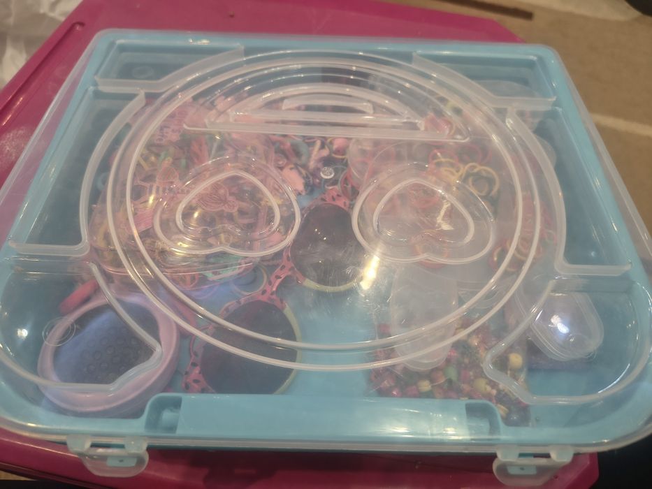 Кутия с различни ластички