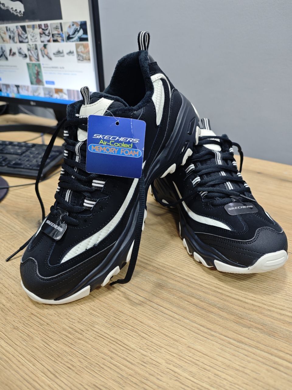 Skechers 42 100 . Olx
