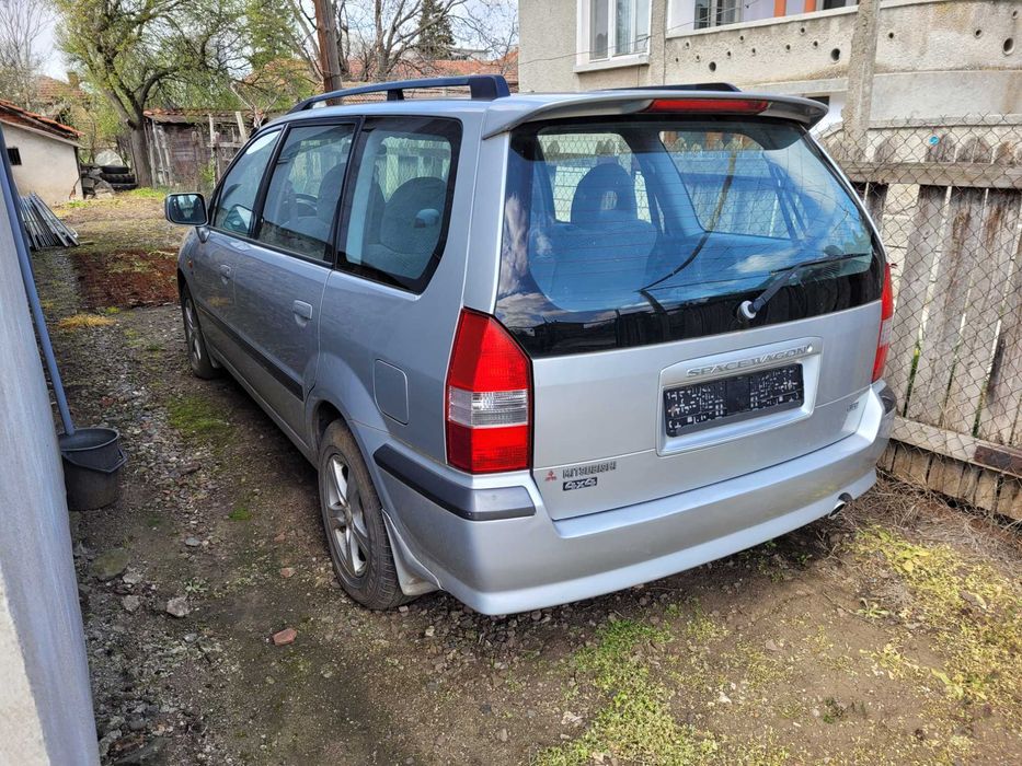 Mitsubishi Space Wagon на части
