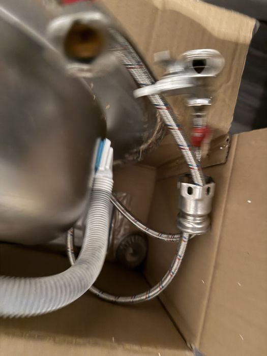 Продам Кухонную  мойку