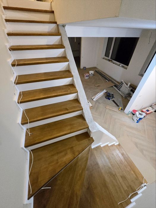 Scări din lemn masiv PRODUCATOR