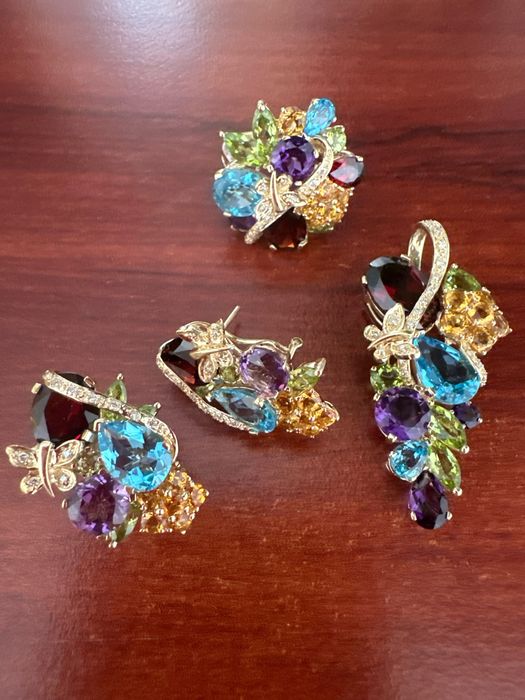 Золотые украшения с бриллиантами