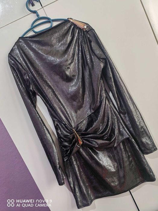 Рокля в сребърен цвят