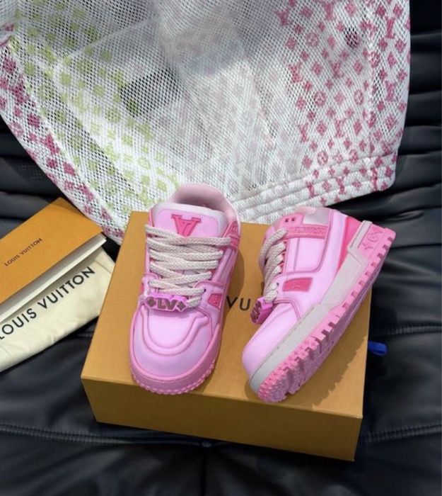 Adidasi Louis Vuitton