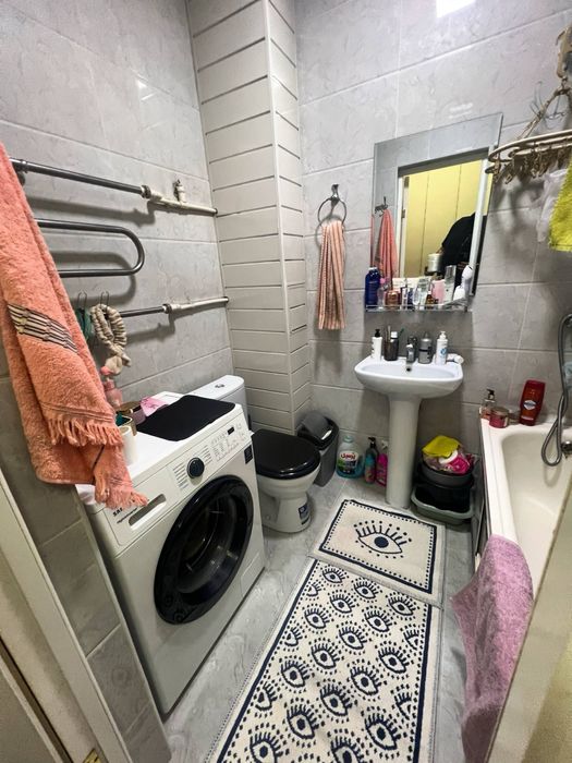 Продаётся,Якассарай,кушбеги,1в2/4/4 мебель и частично с техникой !