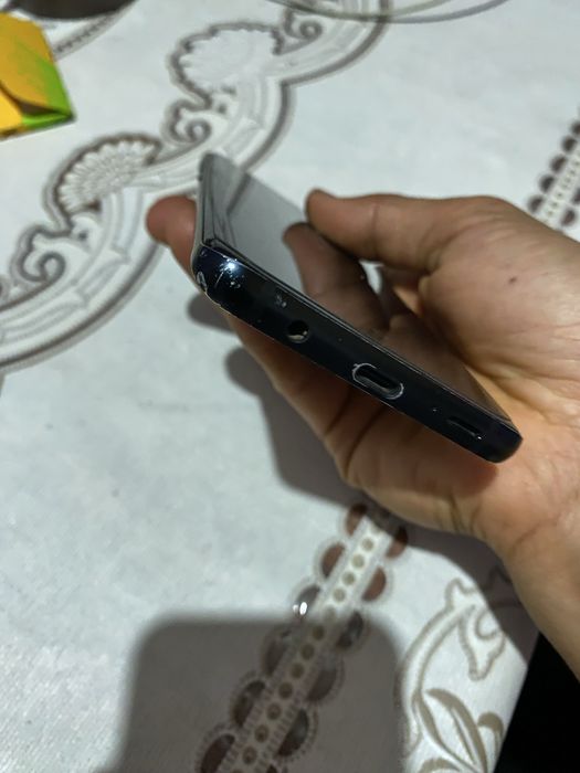 Samsung galaxy s9+ 256 gb idealni tel imekalari toza ishlashi zur