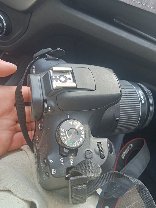 Продам фотоаппарат кенон  EOS 2000D
