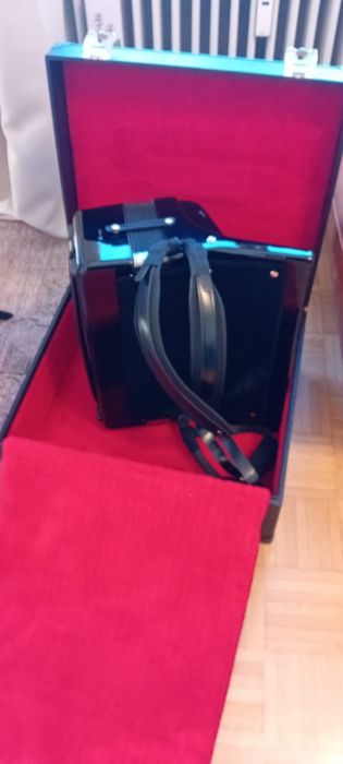 Acordeon Verona Cantora(Welmeister)120 bani 11+5 reg.nu se repeta reg.
