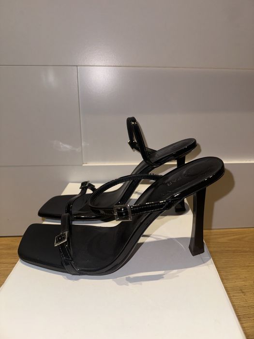 Сандали на ток By Far