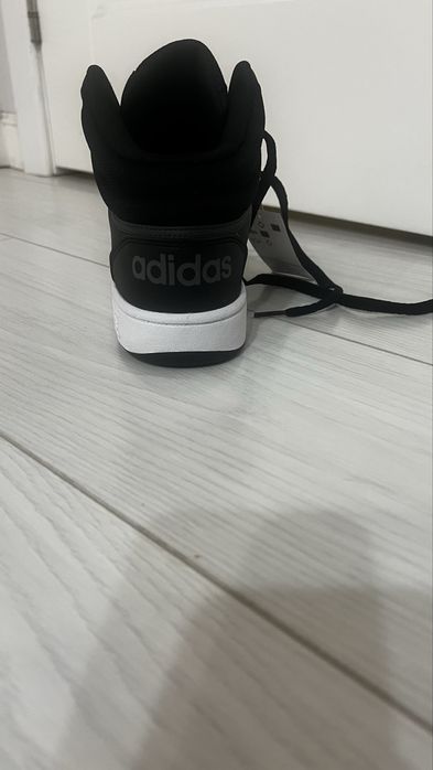 Кроссовки adidas