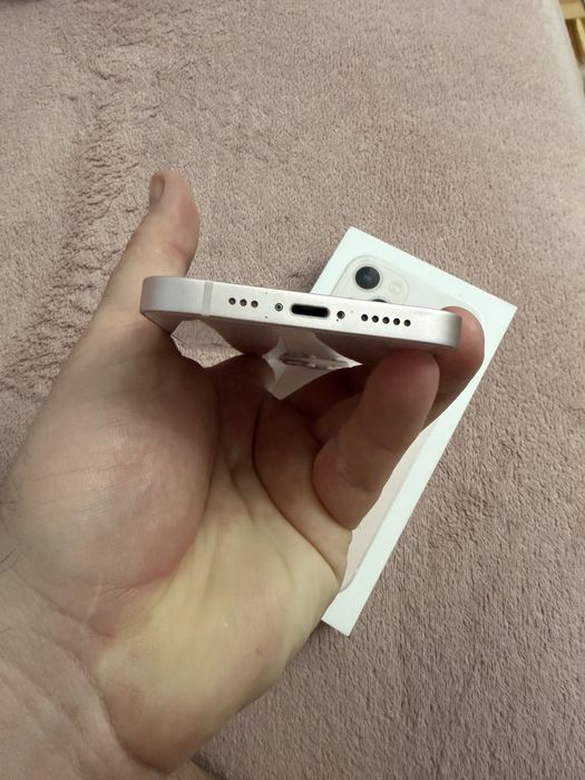 Vand iphone 13 128 Gb culoare roz/pink