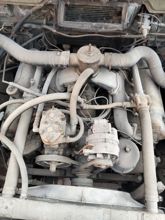 Продам двигатель с коробкой ямз 236.